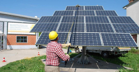 Phương pháp vệ sinh tấm pin năng lượng mặt trời cực đơn giản, hiệu quả 100% 